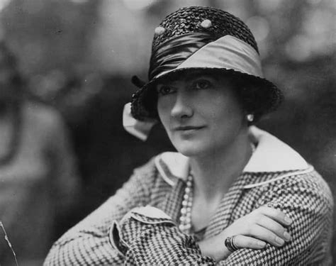 i prmi vestiti di coco chanel|Coco Chanel, 10 look che hanno fatto la storia della moda .